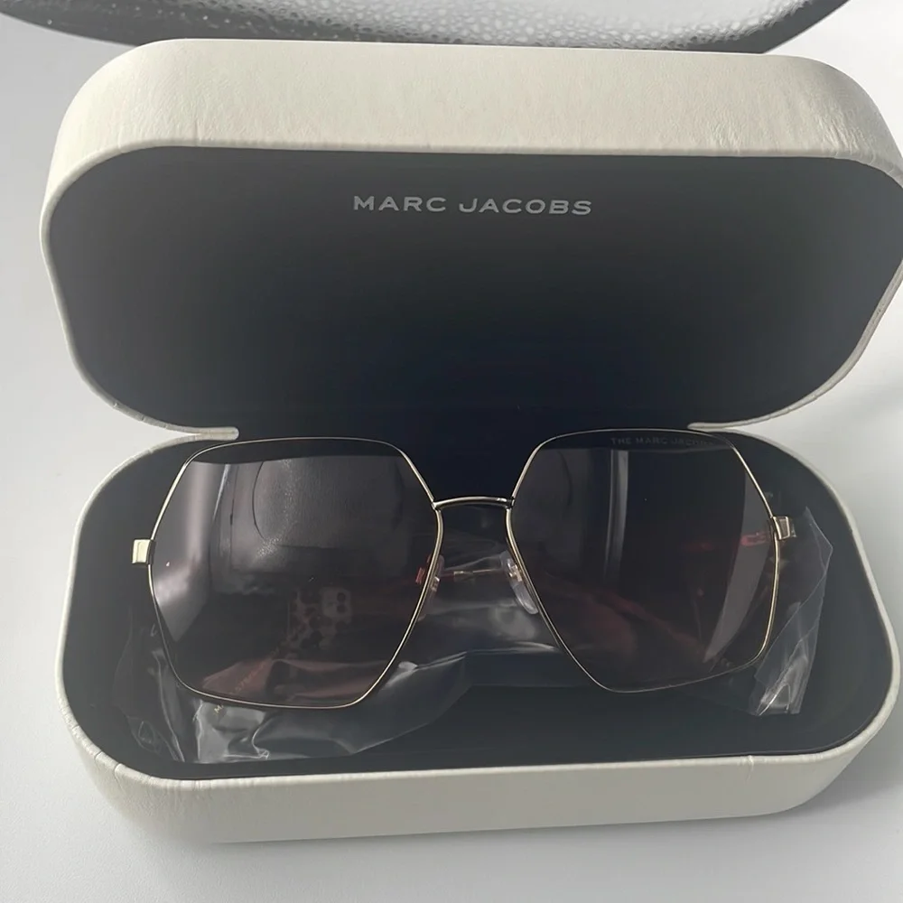 Marc Jacobs 59mm Sunglasses - Picture 4 of 4